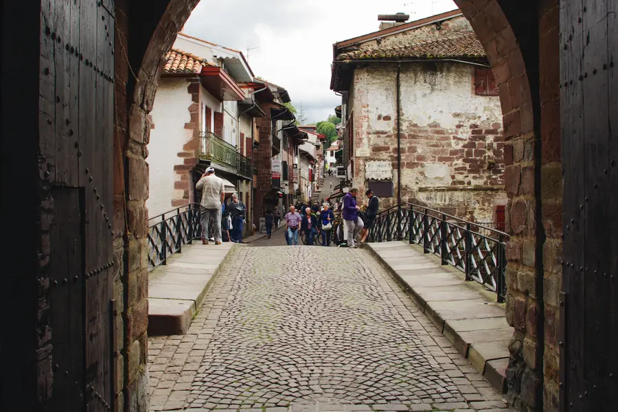 © P. Saint-Jean Saint-Jean-Pied-de-Port